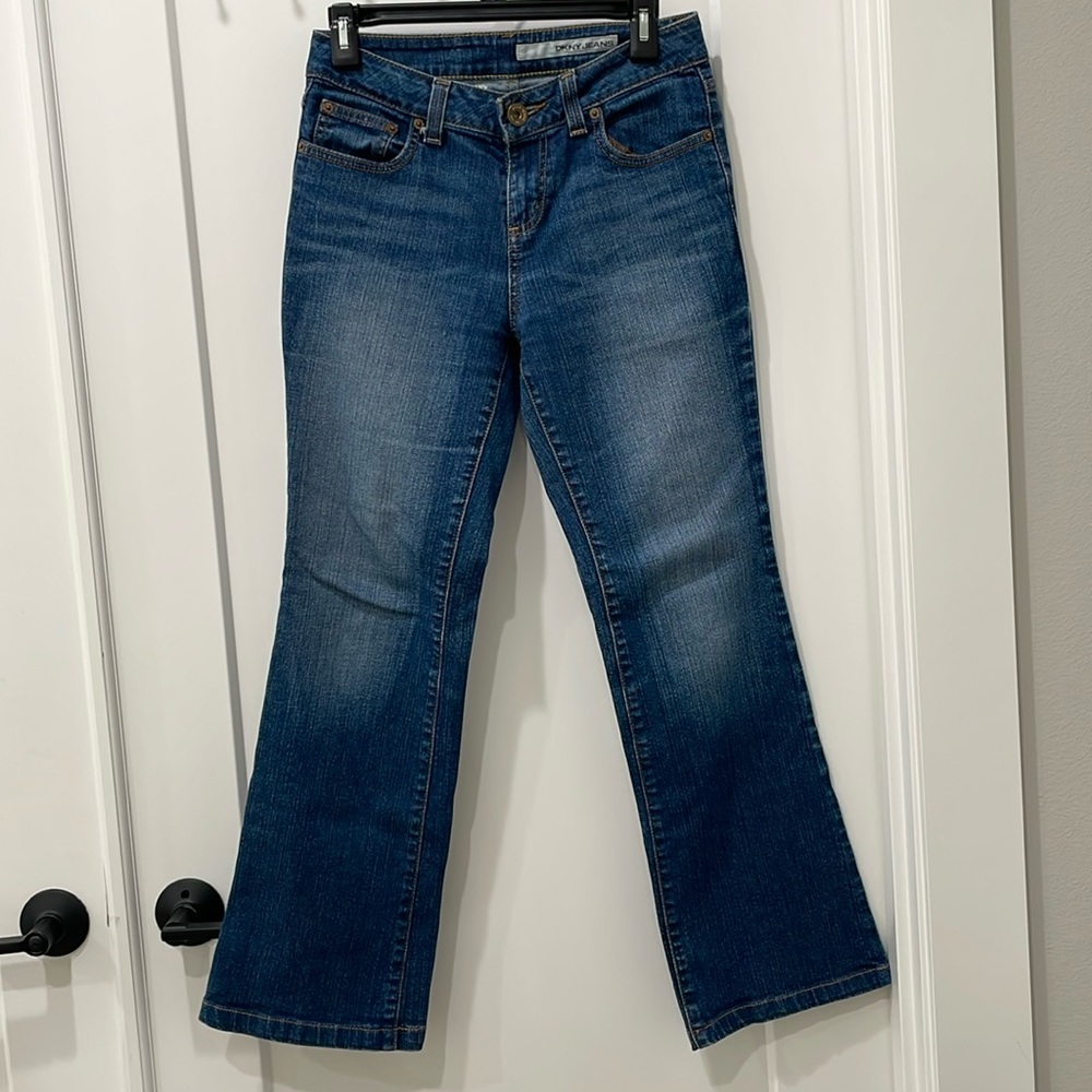 DKNY bootcut 28x29 SOHO jean in medium blue wash